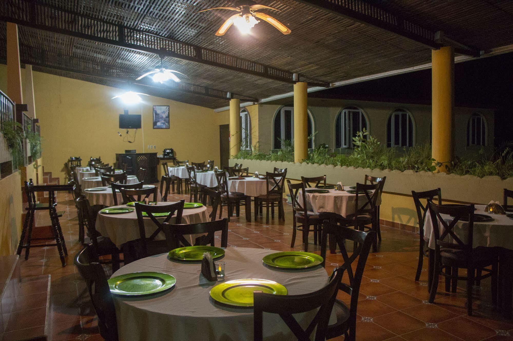 Hotel Ribiera Del Lago Peten Itza San Roman Exterior foto